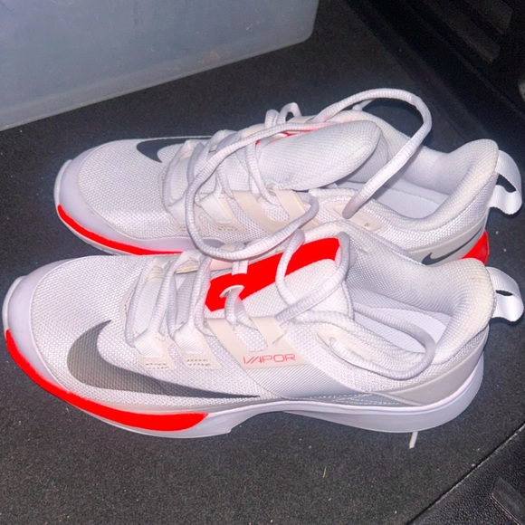 Nike Shoes - Nike WOMAN  Vapor Lite shoe size 8 NWOT